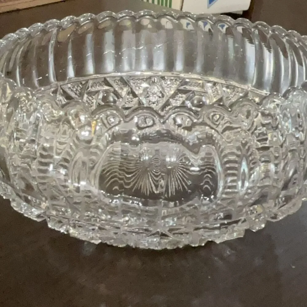 L.E. Smith Clear Cut Glass Decorative Bowl Starburst Sawtooth Rim 6